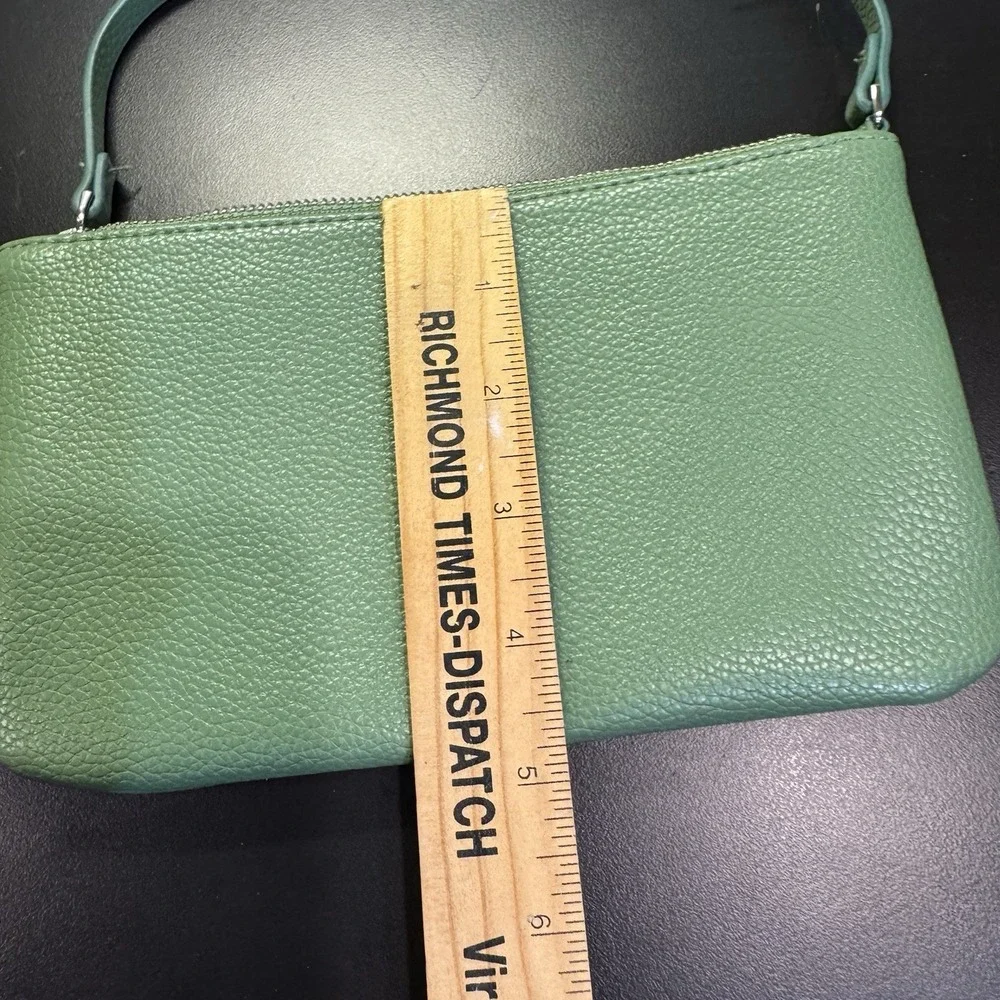 Vera Bradley Vegan Leather‎ Essential Zip Wristlet Green